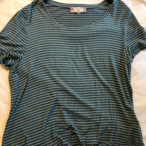 green and white striped tie-up t-shirt - Picture 2 of 3